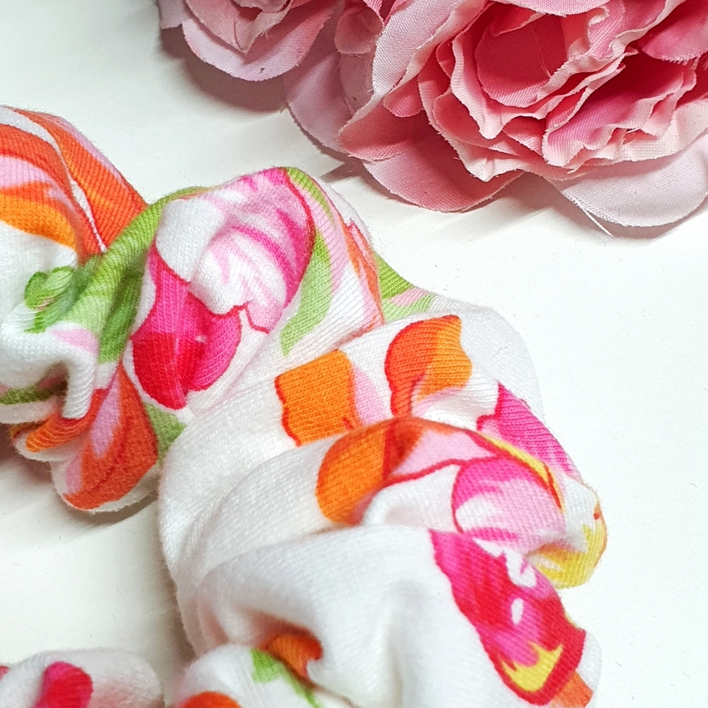 Floral Knit Scrunchie - Picture 3 of 4